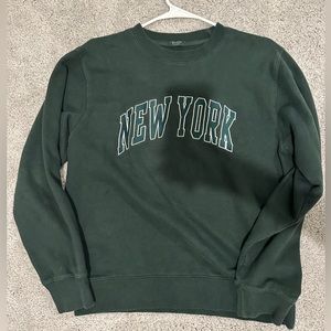 Brandy Melville Green Crew neck “New York”